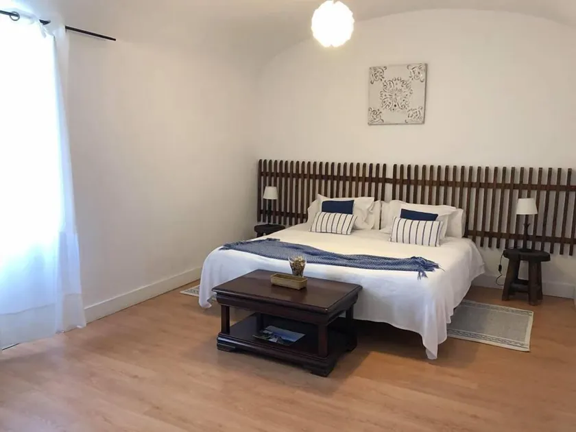 Avis Guesthouse - Image 1