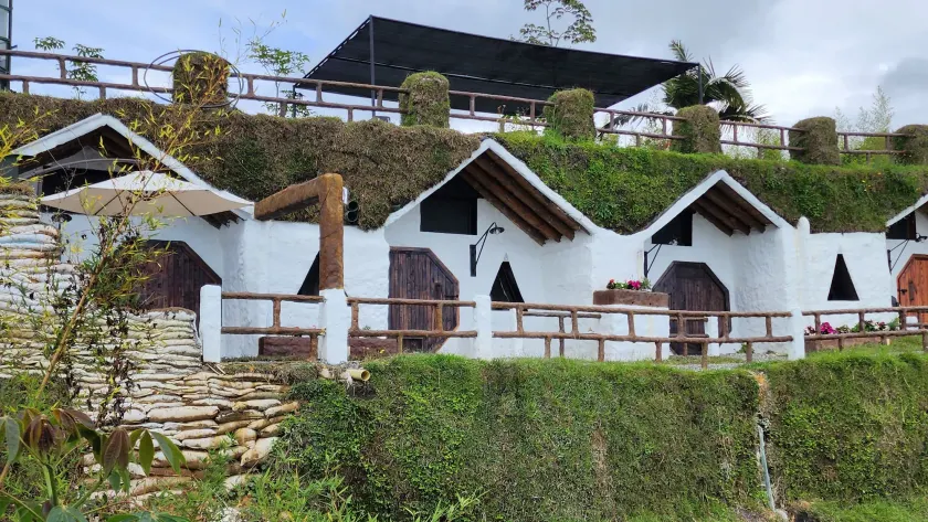 Hobbit Hotel El peñol Guatapé - Image 1