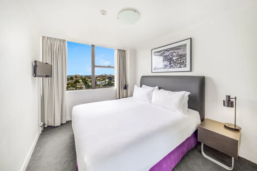 Oaks Sydney Hyde Park Suites - Image 1