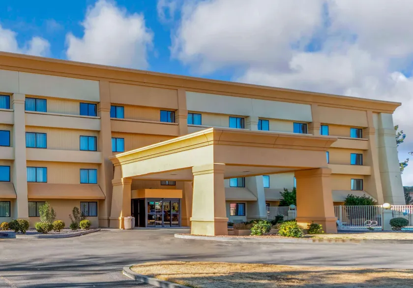 La Quinta Inn & Suites by Wyndham Las Cruces Organ Mountain - Image 1