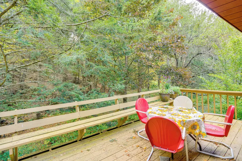 Quiet All-season Creekside Escape in Upstate! - Image 1