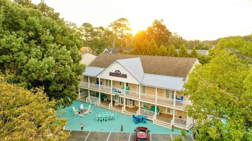 Canalside Inn - Image 1