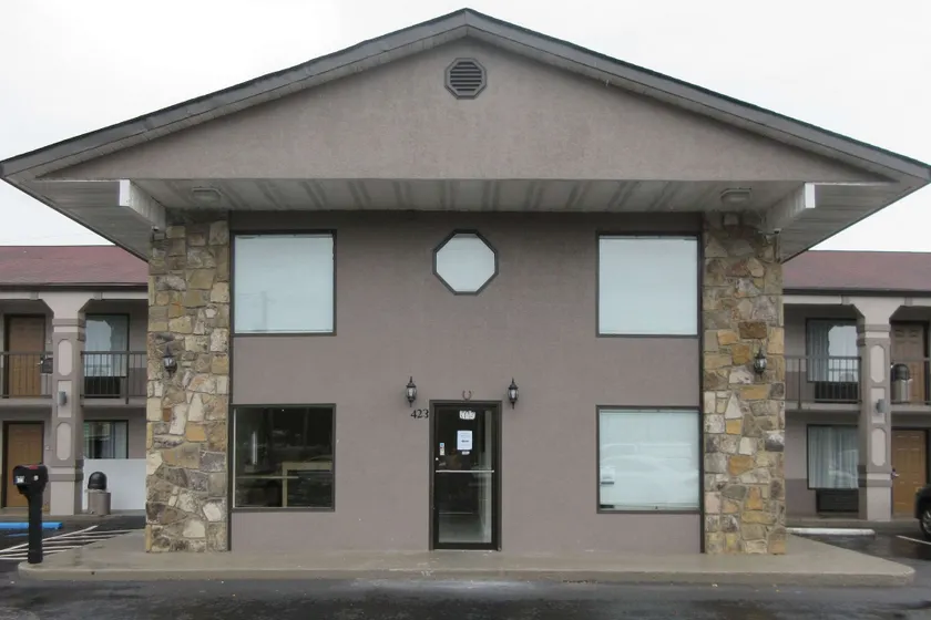 Econo Lodge Sevierville-Pigeon Forge on the River - Image 1
