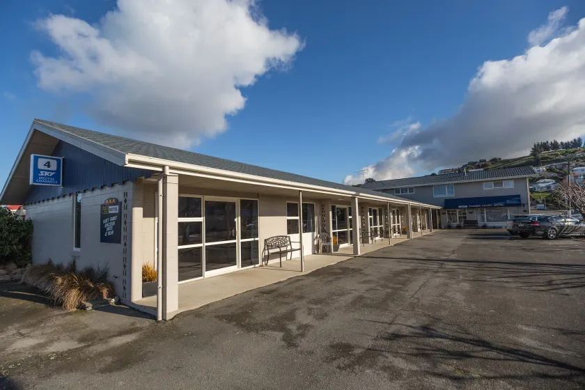 AAA Thames Court Motel - Image 1