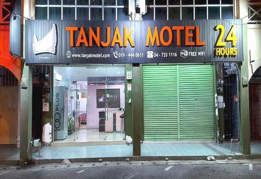 OYO 90937 Tanjak Hotel - Image 1