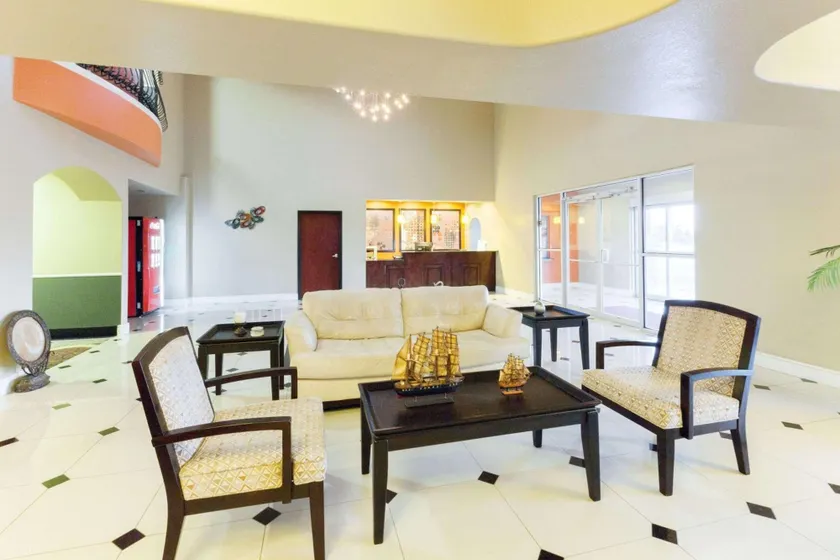 Super 8 by Wyndham Groesbeck - Lobby