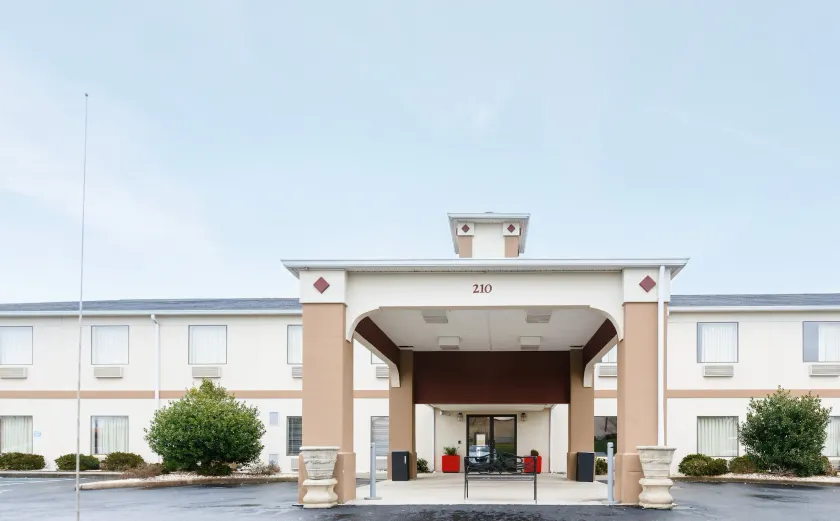 Red Roof Inn PLUS+ Danville, KY - Image 1