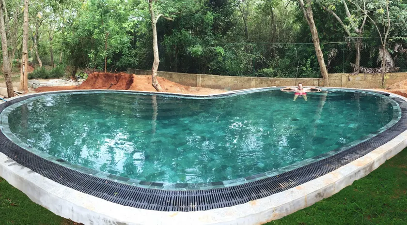 Sat Nam Village Hotel - Piscine extérieure
