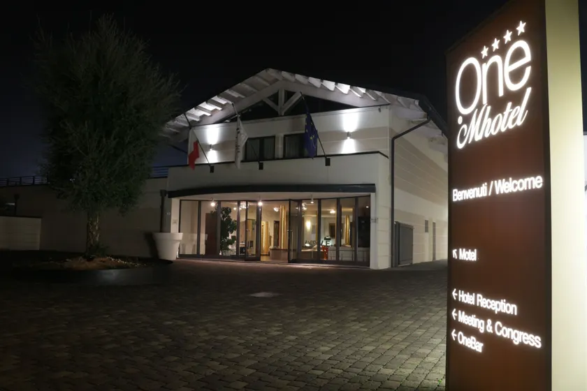 OneMhotel - Image 1