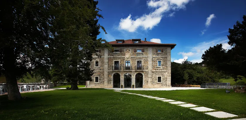 Iriarte Jauregia Hotel - Image 1