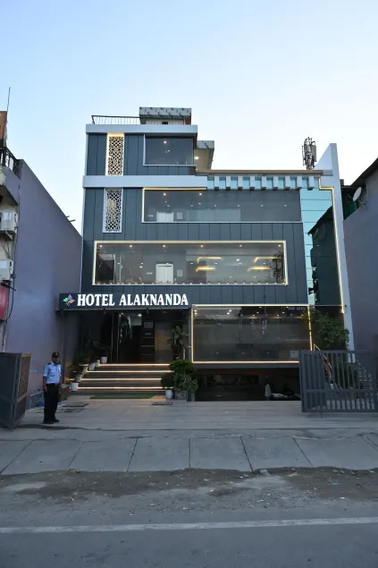 Hotel Alaknanda - Image 1