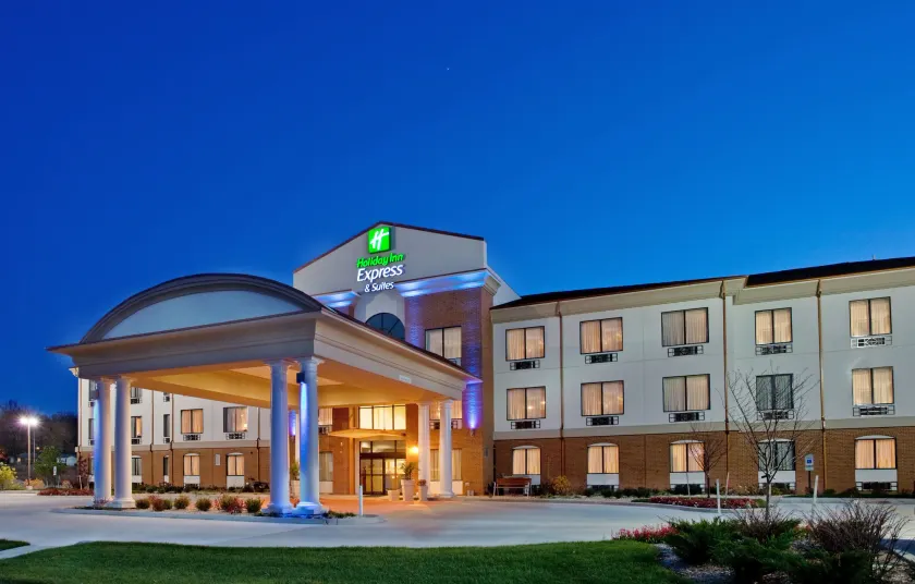 Holiday Inn Express Hotel & Suites St. Charles by IHG - Image 1