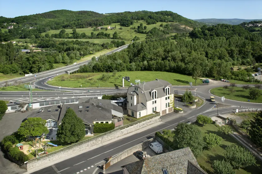 Hôtel-Restaurant Le Calice Du Gevaudan - A75 - Image 1