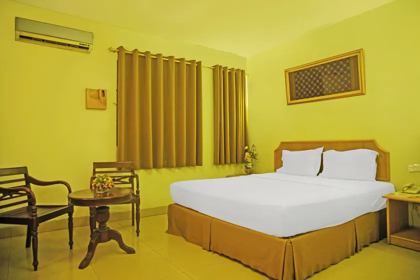 Collection O 92690 Hotel Limas - Image 1