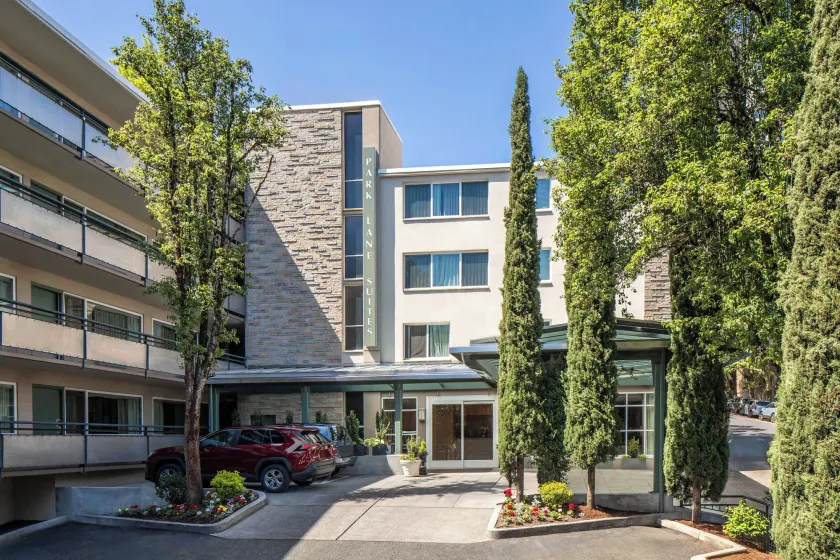 Park Lane Suites & Inn - Image 1