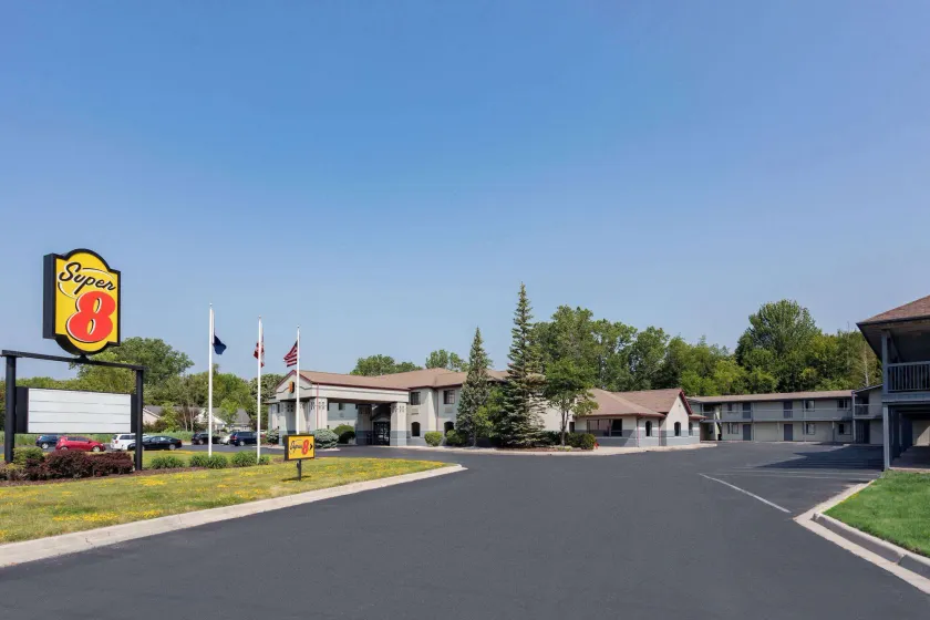 Super 8 by Wyndham Marysville/Port Huron Area - Image 1