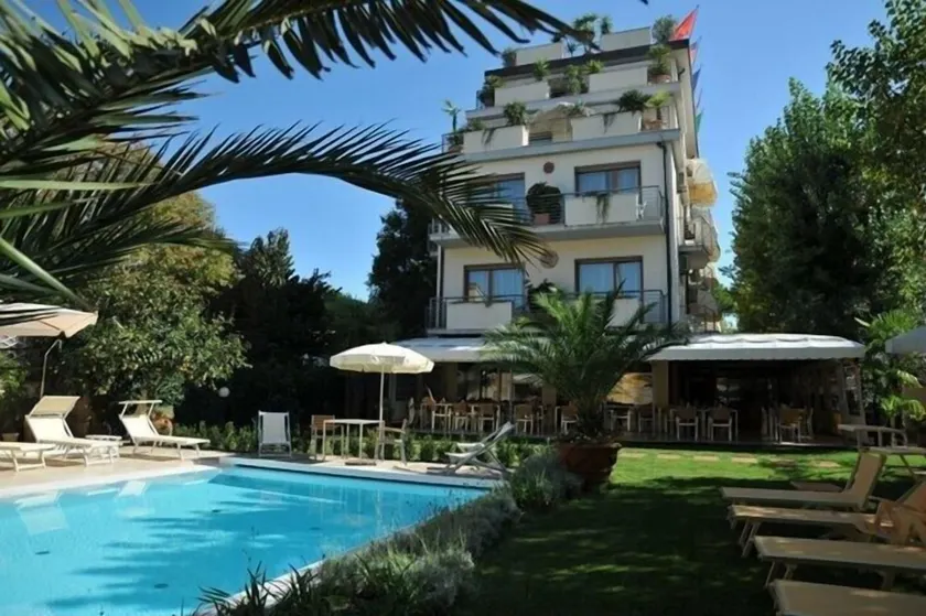 Hotel Bacco - Image 1