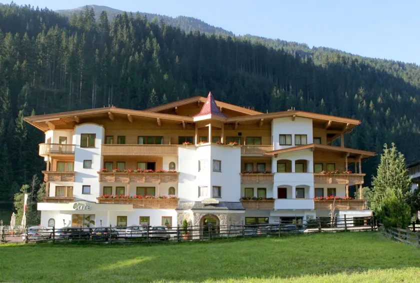 Natur- & Wanderhotel Tuxertal - Image 1