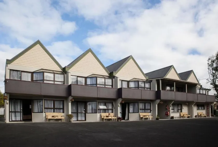 Pembrooke Motor Lodge - Image 1