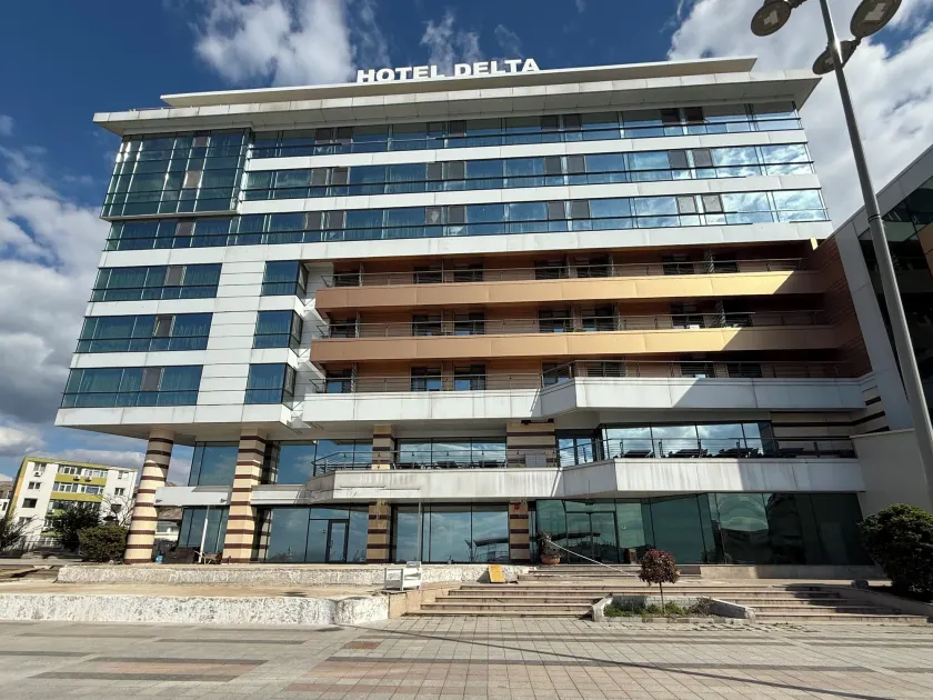 Hotel Delta 4 - Image 1
