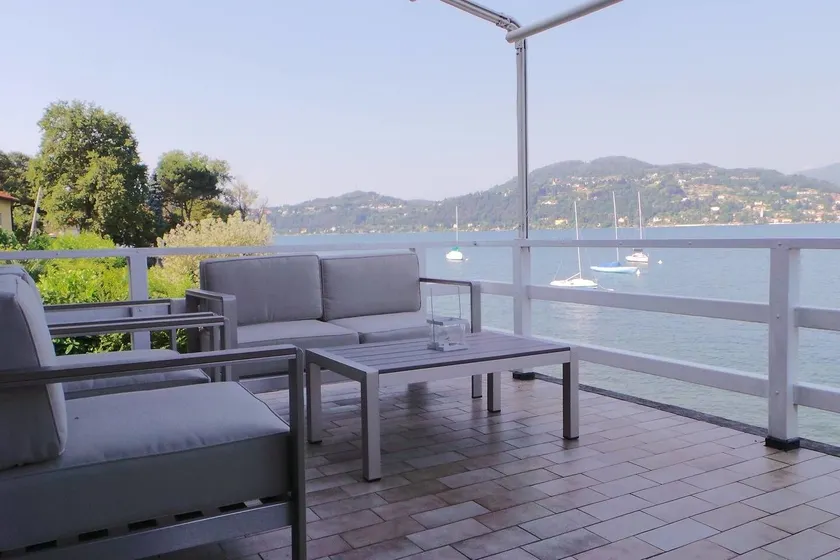 Contemporary Lakeside Villa Enjoying Direct Lake Access, Wifi, BBQ, Near Restaurant and Shop - Image 1
