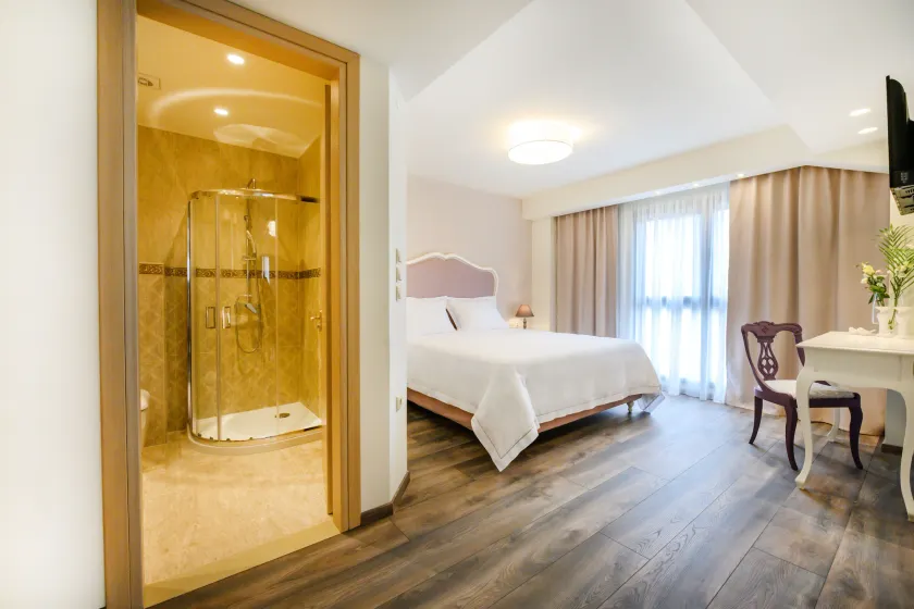 Emerald Suites - Image 1