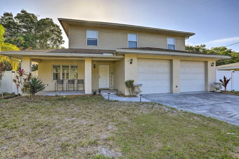 Modern Clearwater Home w/ Deck: 9 Mi to Beach - Interiör