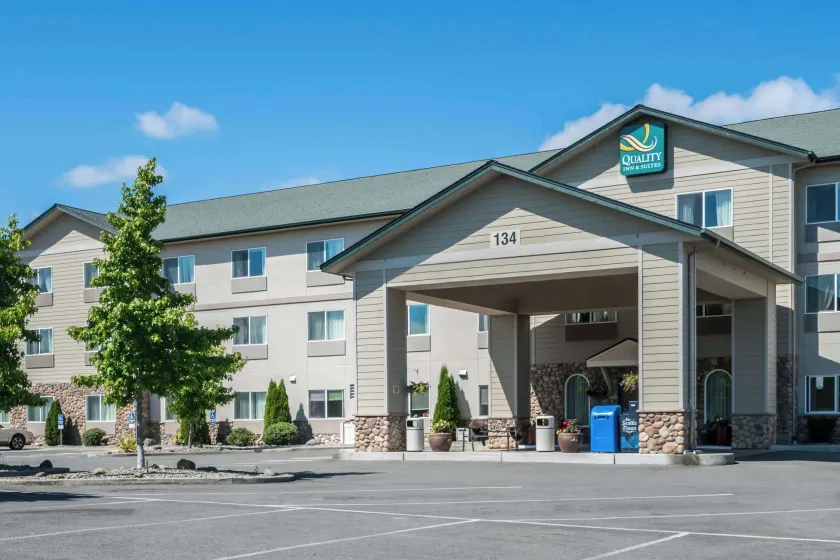 Quality Inn & Suites Sequim at Olympic National Park - Image 1