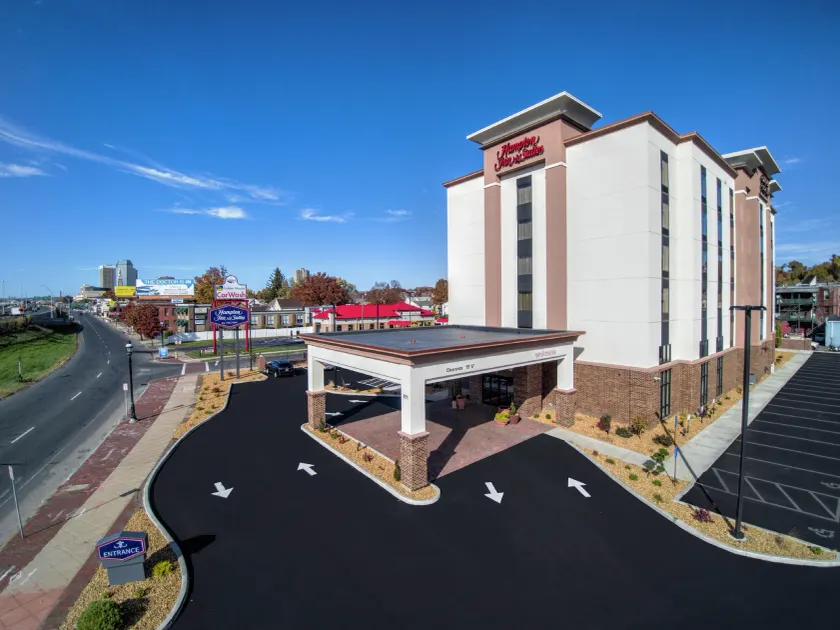 Hampton Inn & Suites Springfield/Downtown - Image 1