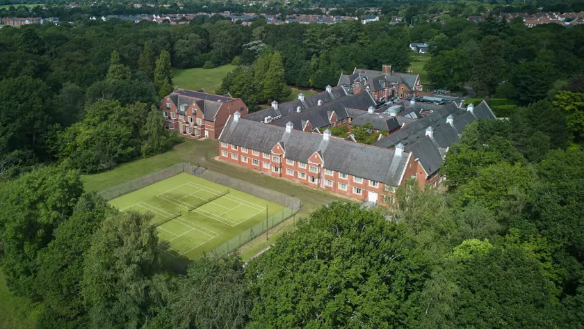 DoubleTree by Hilton St. Anne's Manor - Image 1
