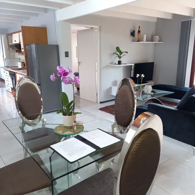 Crest Farm - Selbstversorger, 2 Schlafzimmer, Wi-Fi, Aussicht, Swimmingpool - Image 1