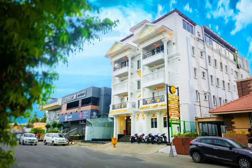 Hotel White Rock - Image 1