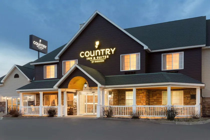Country Inn & Suites By Radisson, Little Falls, Mn - Image 1
