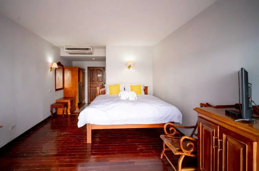 Jansom Beach Resort - Image 1
