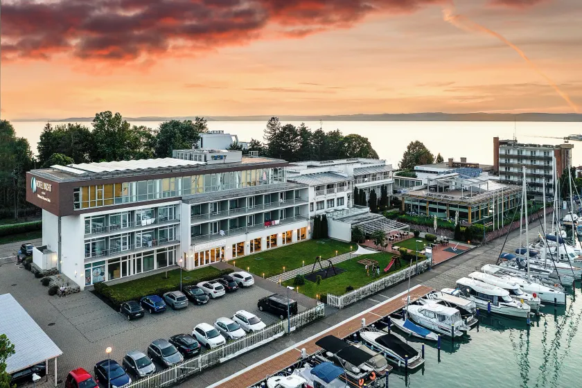 Hotel Yacht Wellness & Business - Image 1