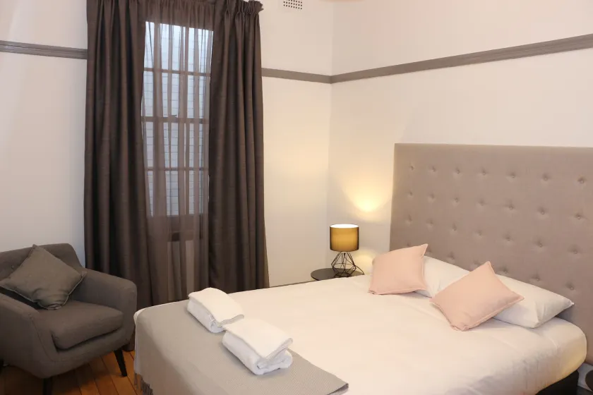 Guildford Hotel - Image 1