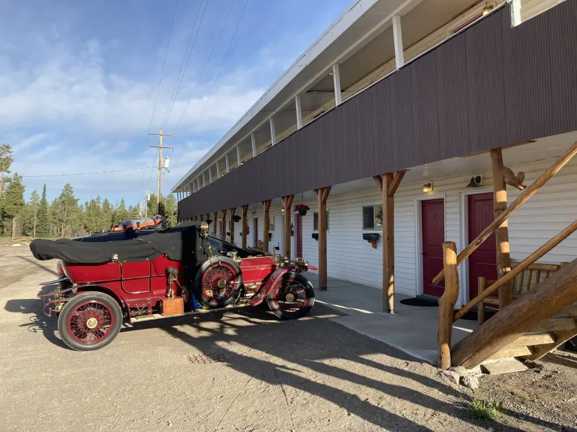 Yellowstone Holiday Motel - Image 1