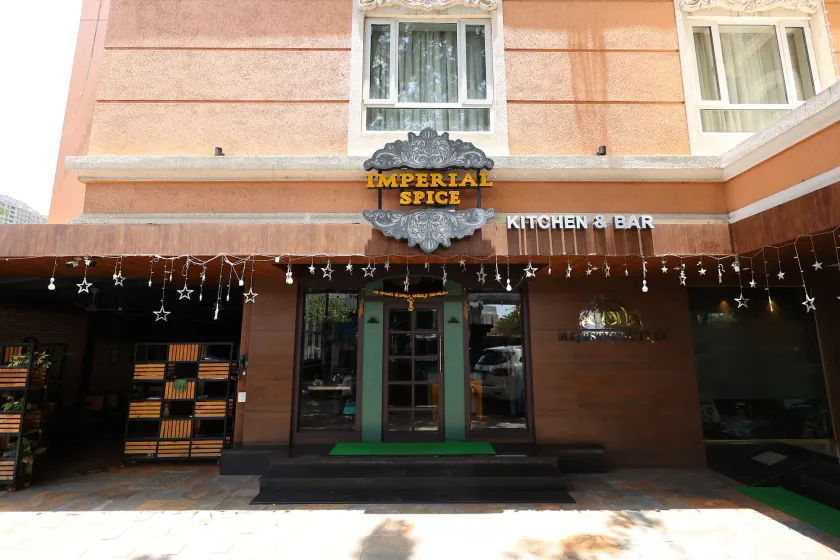 MAJESTIC SUITES BOUTIQUE HOTEL - Image 1