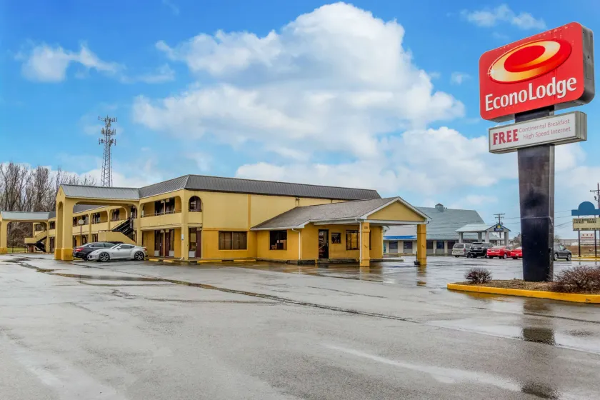 Econo Lodge Seymour - Image 1