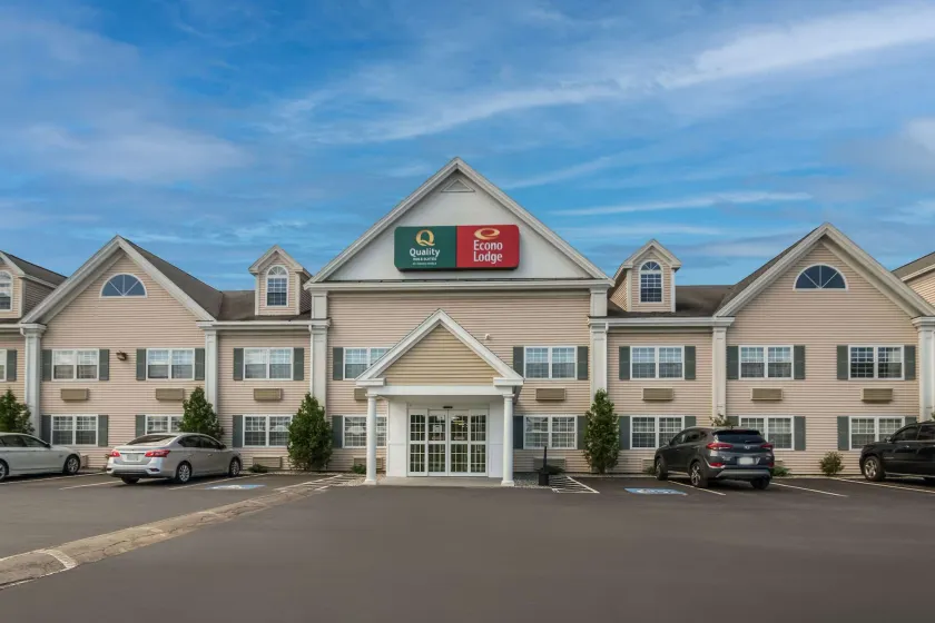 Econo Lodge Auburn I-95 - Image 1