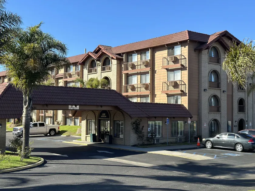 Lompoc Valley Inn and Suites - Image 1