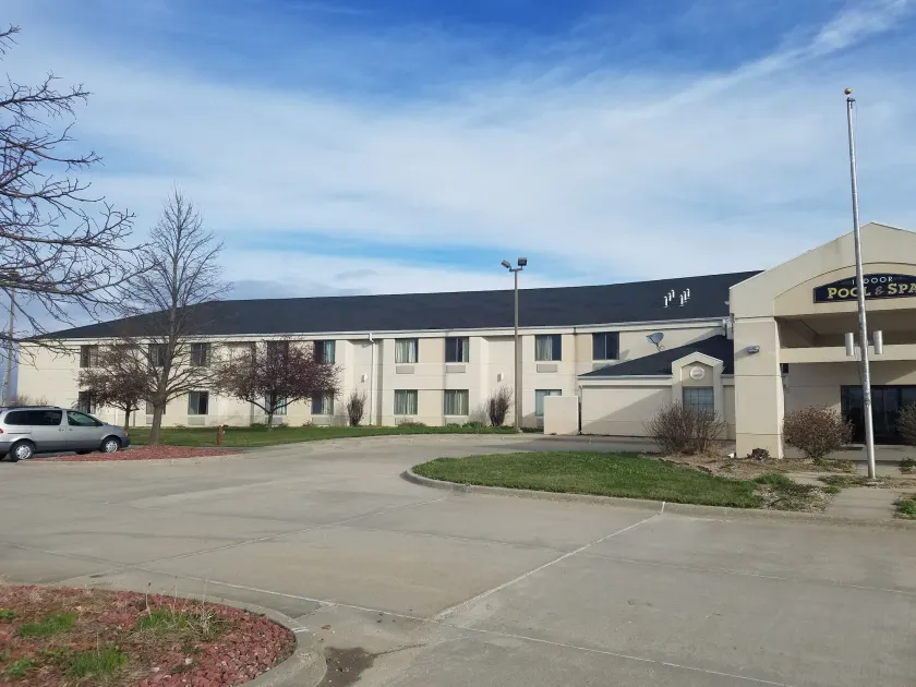 Syracuse Inn and Suites - Image 1