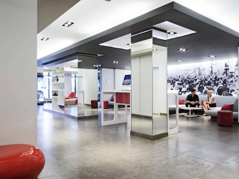 Novotel Montreal Center - Image 1
