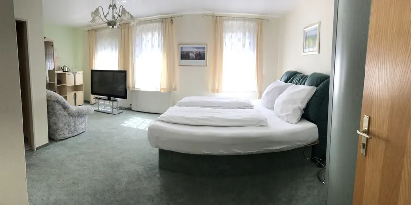 Hotel Zur Sonne - Image 1