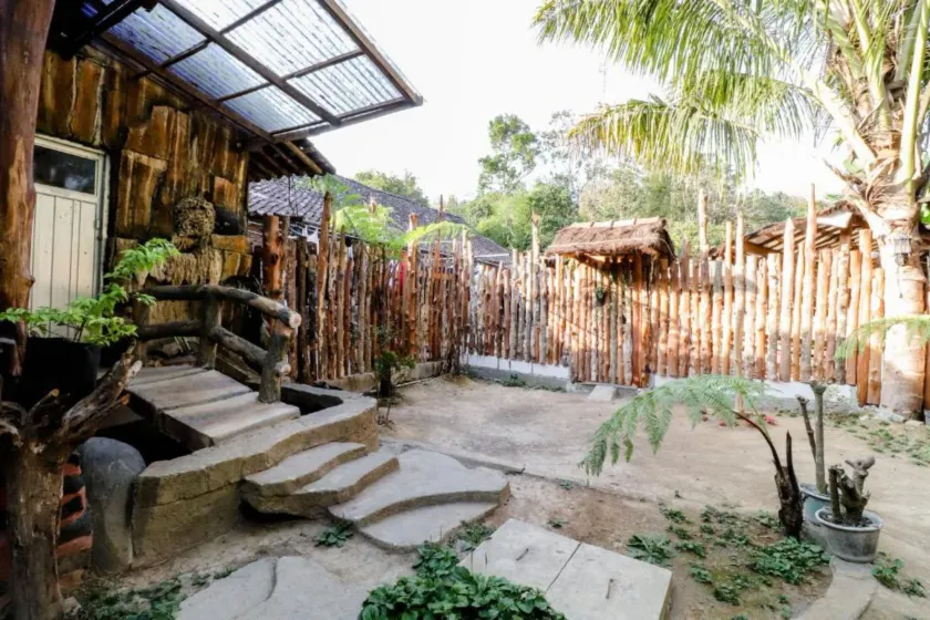 Larasati Homestay - Image 1