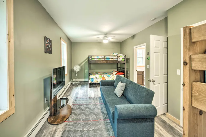 Secluded New Durham Home w/ Mtn & Lake Views! - Interiör