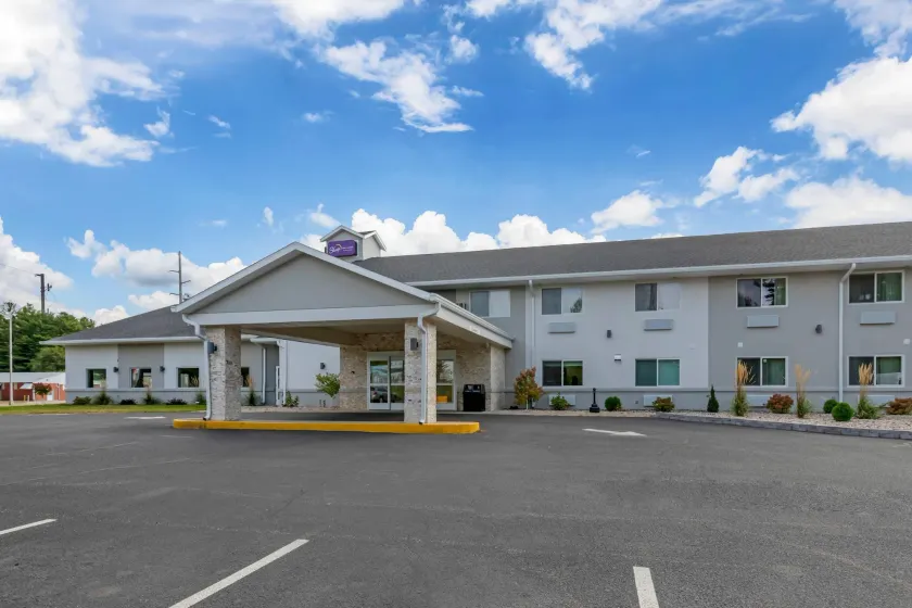 Sleep Inn & Suites Wisconsin Dells - Lake Delton - Image 1