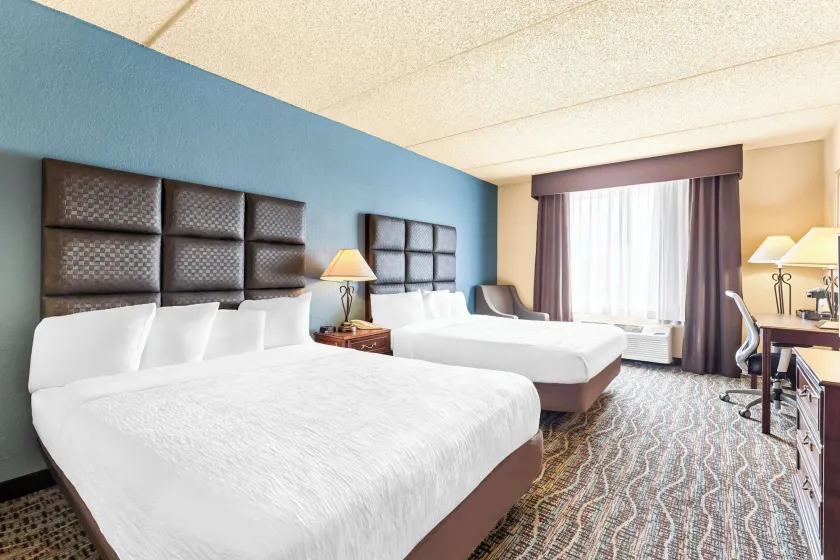 Best Western Holiday Manor - Image 1