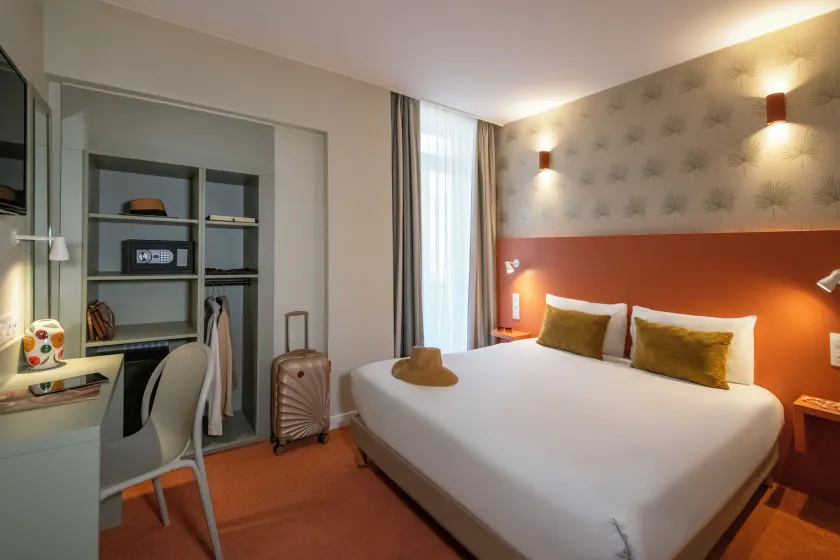 Hotel Du Midi - Image 1