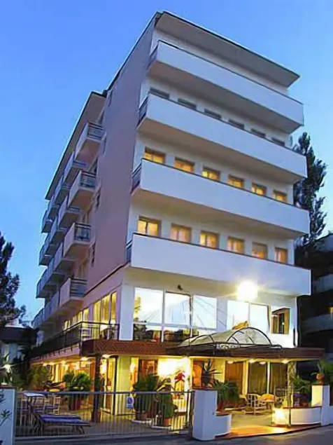 Hotel B&B Montecarlo - Image 1